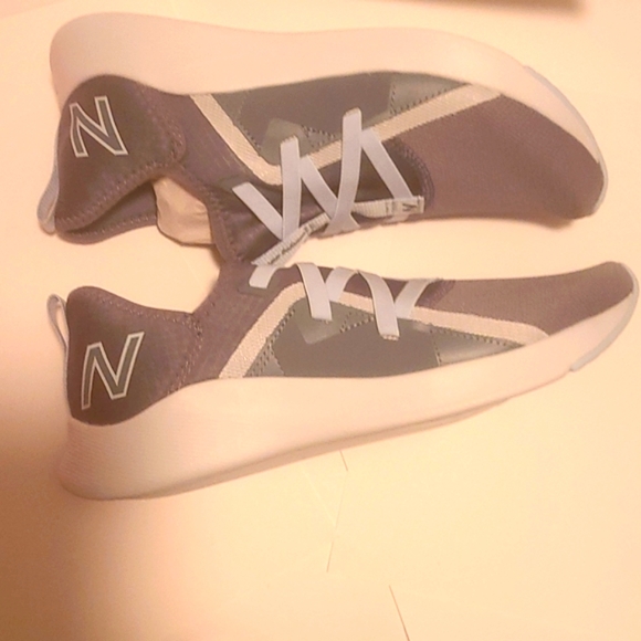 New Balance Women's Beaya Slip on Shoe - Picture 3 of 9